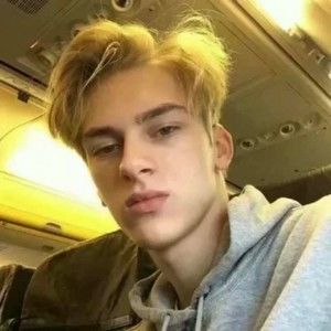 Meet your Posher, Corey